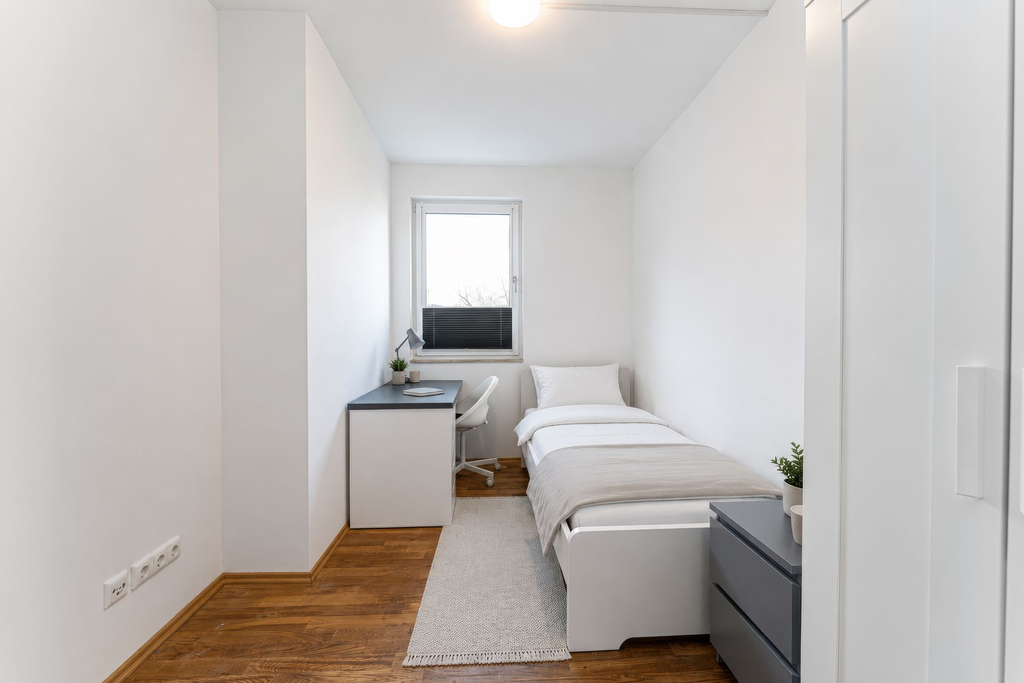 Room 2.1.webp