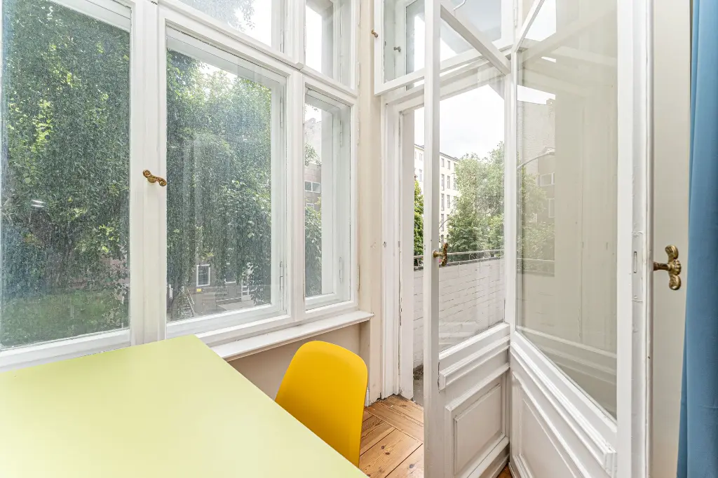Zimmer 05_Balkon.webp