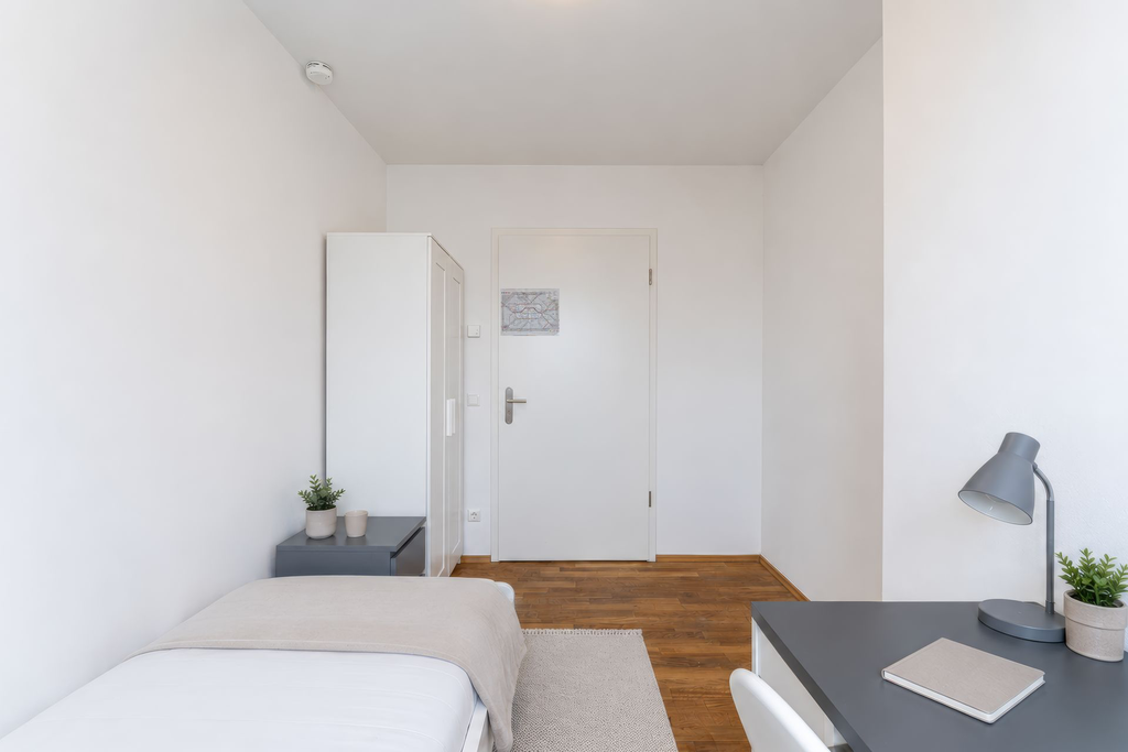 Room 2.2.webp